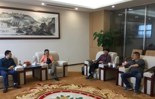 陪同政府園區(qū)赴高端包裝戶外型材投資選址項(xiàng)目方對(duì)接考察，加快項(xiàng)目合作步伐
