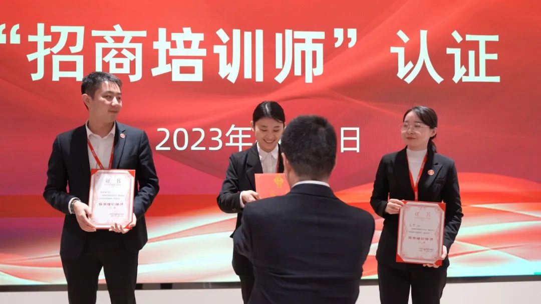 聚勢行，闖新途！東方龍商務(wù)召開一季度“開門紅”總結(jié)表彰暨“奔跑二季度”競賽總動員