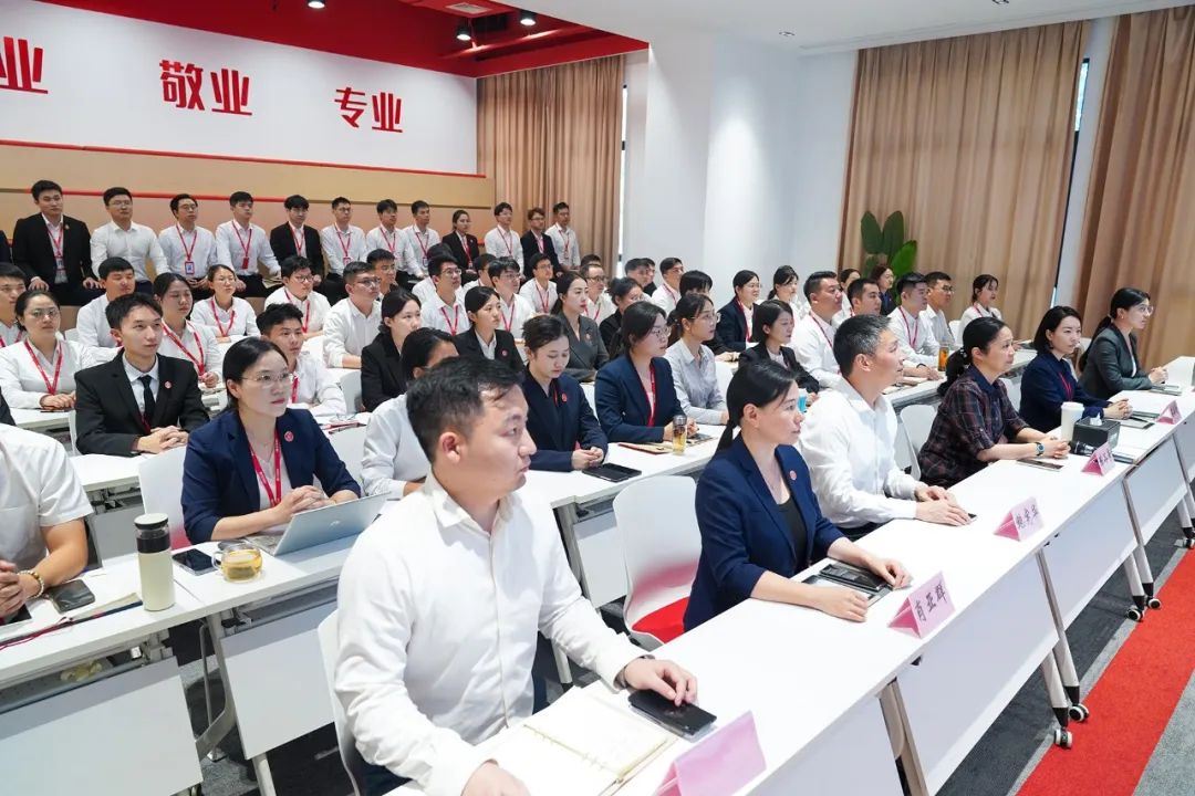 迎進(jìn)博，抓服務(wù)，東方龍商務(wù)再出擊！10月下旬，集團(tuán)共35個(gè)優(yōu)質(zhì)投資選址項(xiàng)目通過(guò)評(píng)估