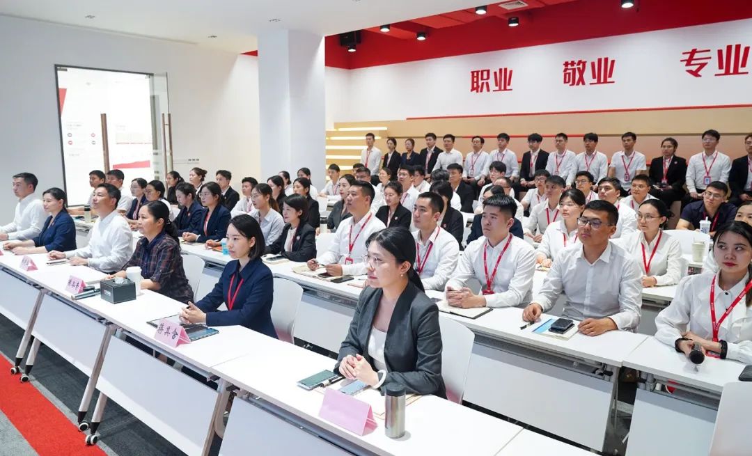 迎進(jìn)博，抓服務(wù)，東方龍商務(wù)再出擊！10月下旬，集團(tuán)共35個(gè)優(yōu)質(zhì)投資選址項(xiàng)目通過(guò)評(píng)估