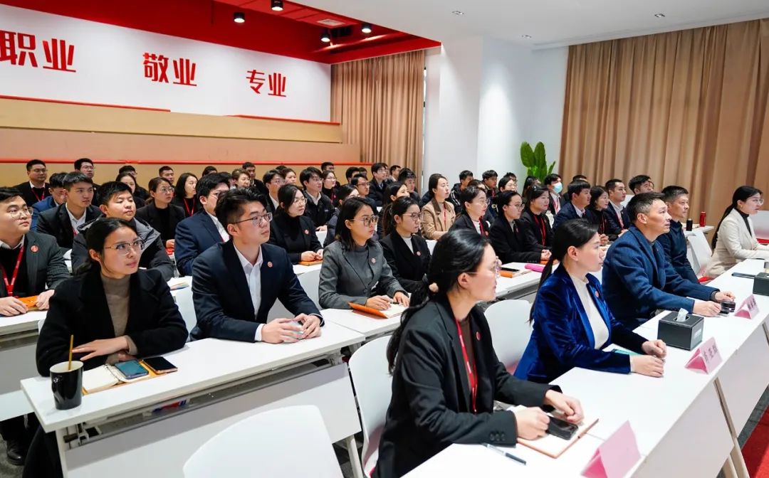 攻堅(jiān)落地有保障，謬力同心創(chuàng)佳績！1月中旬，集團(tuán)共51個(gè)優(yōu)質(zhì)投資選址項(xiàng)目通過評(píng)估