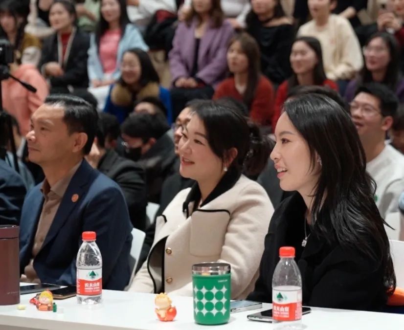 歡慶不止，夢想前行！東方龍商務集團“筑夢十年，有龍則靈”年度盛典圓滿落幕！