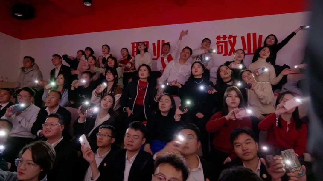 歡慶不止，夢想前行！東方龍商務集團“筑夢十年，有龍則靈”年度盛典圓滿落幕！