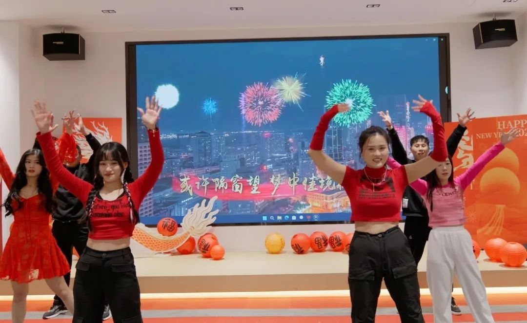 歡慶不止，夢想前行！東方龍商務集團“筑夢十年，有龍則靈”年度盛典圓滿落幕！