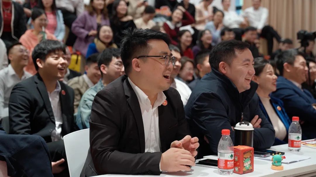 歡慶不止，夢想前行！東方龍商務集團“筑夢十年，有龍則靈”年度盛典圓滿落幕！