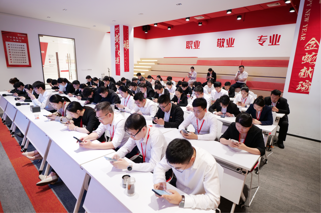 上海東方龍商務(wù)集團(tuán)組織《招商知識(shí)及業(yè)務(wù)能力》測(cè)評(píng)考試，鍛造“精兵強(qiáng)將”招商隊(duì)伍！