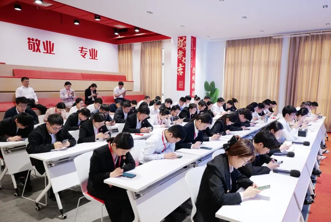 上海東方龍商務(wù)集團(tuán)組織《招商知識(shí)及業(yè)務(wù)能力》測(cè)評(píng)考試，鍛造“精兵強(qiáng)將”招商隊(duì)伍！