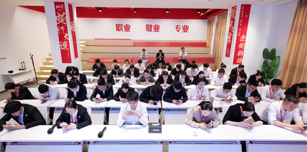 上海東方龍商務(wù)集團(tuán)組織《招商知識(shí)及業(yè)務(wù)能力》測(cè)評(píng)考試，鍛造“精兵強(qiáng)將”招商隊(duì)伍！