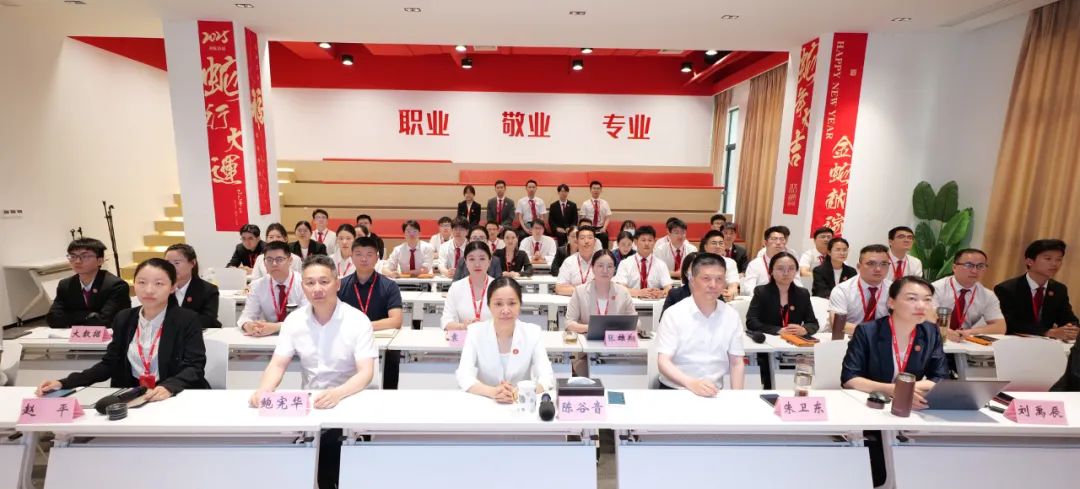 聚集大產(chǎn)業(yè)、大鏈主項(xiàng)目，帶動(dòng)大發(fā)展！5月下旬，集團(tuán)共31個(gè)優(yōu)質(zhì)投資選址項(xiàng)目通過評(píng)估