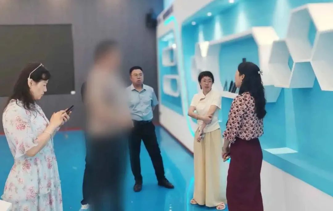 細分領域“單項冠軍”企業！高端柔性電子擴建投資選址項目方反向考察四川某地方政府