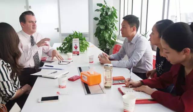 美國商會來訪東方龍商務洽談深化合作,探索優勢互補,合作共贏新模式 美國商會來訪東方龍商務洽談深化合作,探索優勢互補,合作共贏新模式