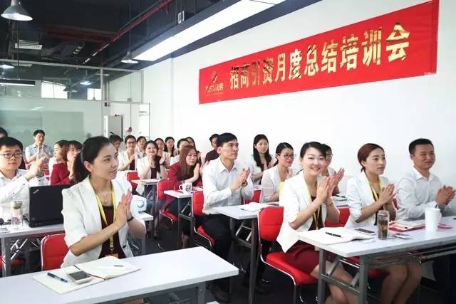 東方龍商務(wù)舉行月度工作總結(jié)表彰會，六月提質(zhì)提速求突破